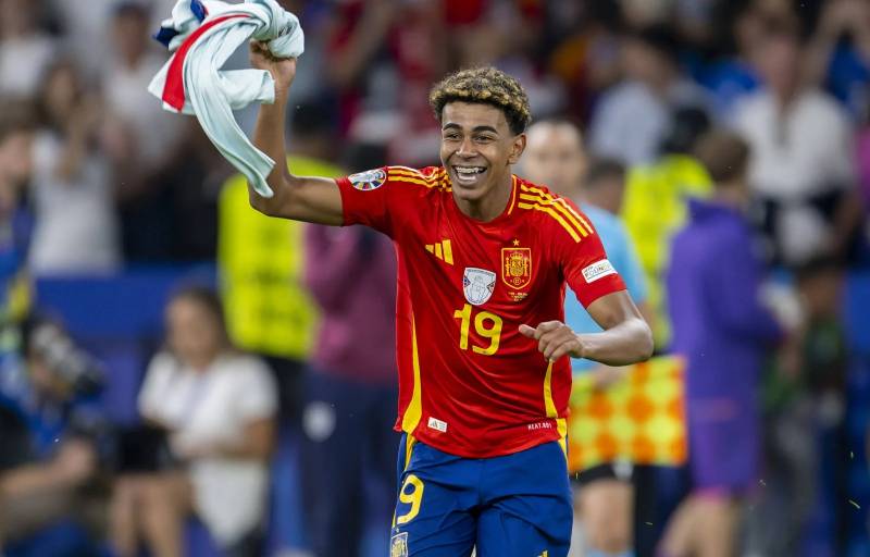 Sự nghiệp quốc tế và lựa chọn màu áo